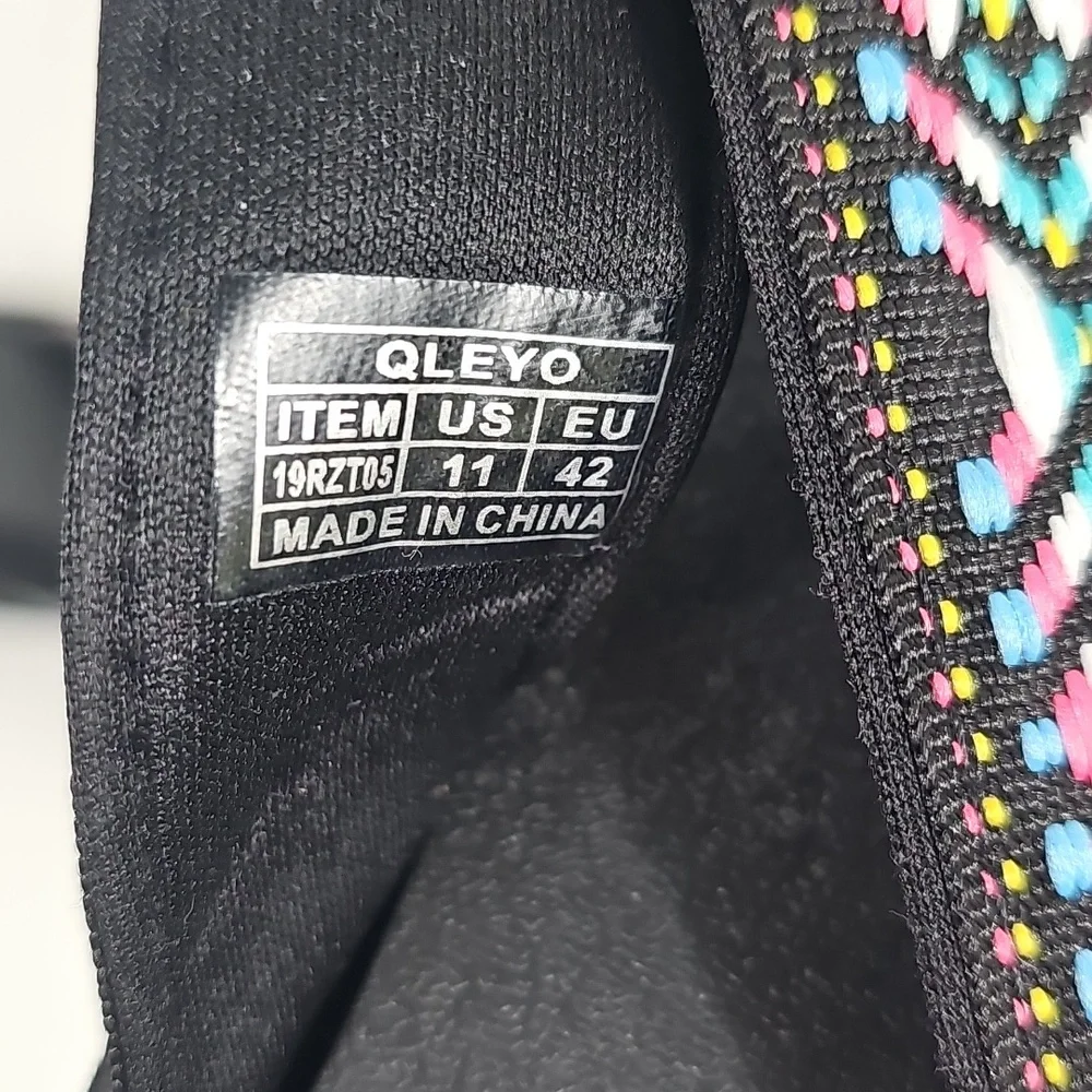NWOT QLEYO Platform Flip Flops Black Aztec Print Comfort Sandals 11 Beach Cruise